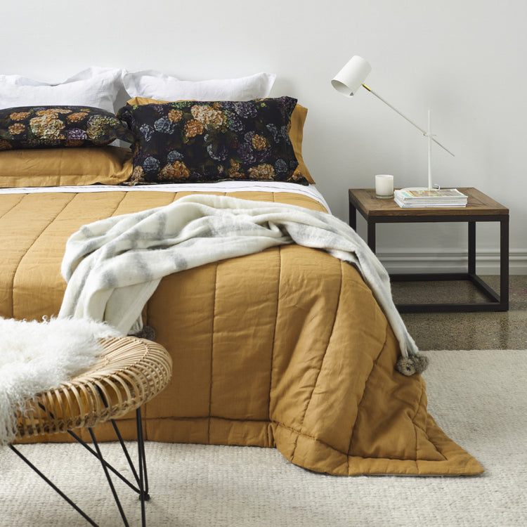 Cinnamon Linen Quilt – Thread Design